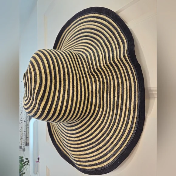 Ann Taylor Sriped Wide Brim Sun Hat - Picture 1 of 7